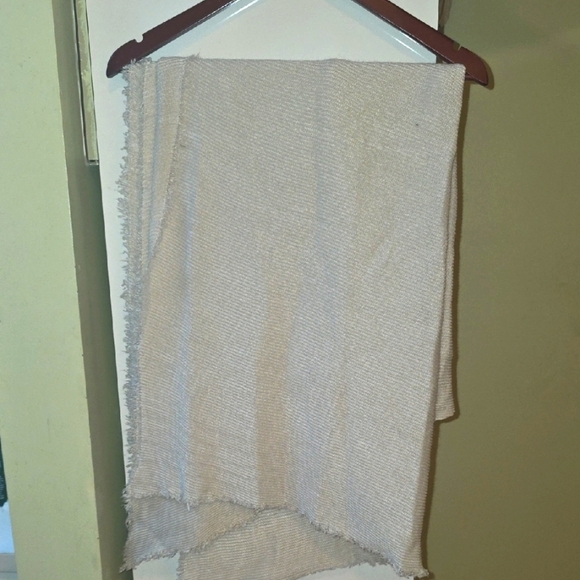 Elegant Cream Textured Accordian Rectangular Scarf Wrap - Picture 2 of 4